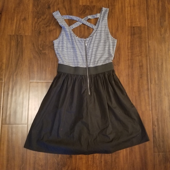HOT TOPIC Dress - Picture 1 of 3